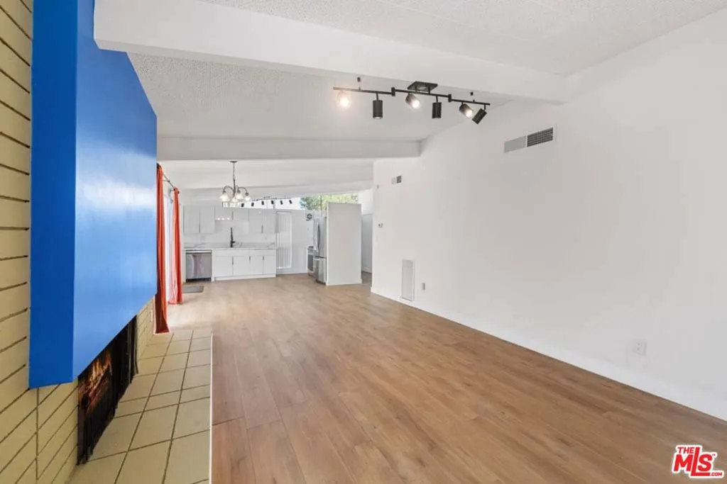 859 E Grace Circle, Palm Springs, California 92262 home-pic-34